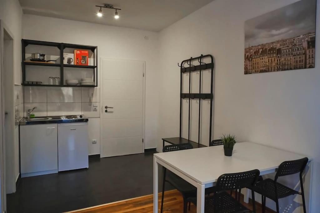 Schoene 4-Bettzimmer Wohnung In Целле Екстер'єр фото